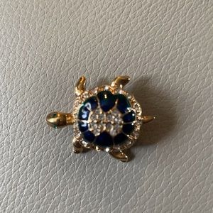 KENNETH JAY LANE VINTAGE RHINESTONE/ENAMEL TORTTELL BROOCH/PIN